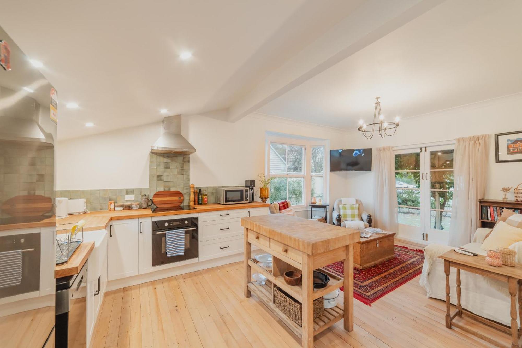 Stylish - Modern Heating & Parking Holiday home