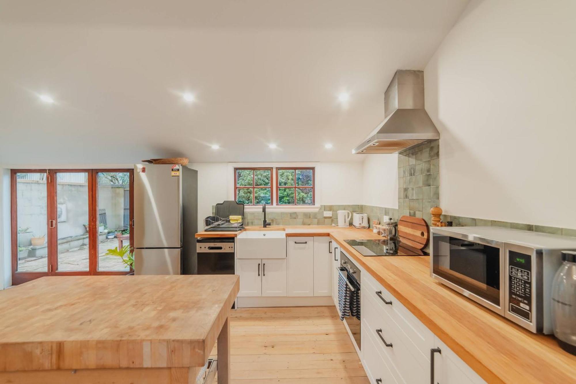Stylish - Modern Heating & Parking Holiday home