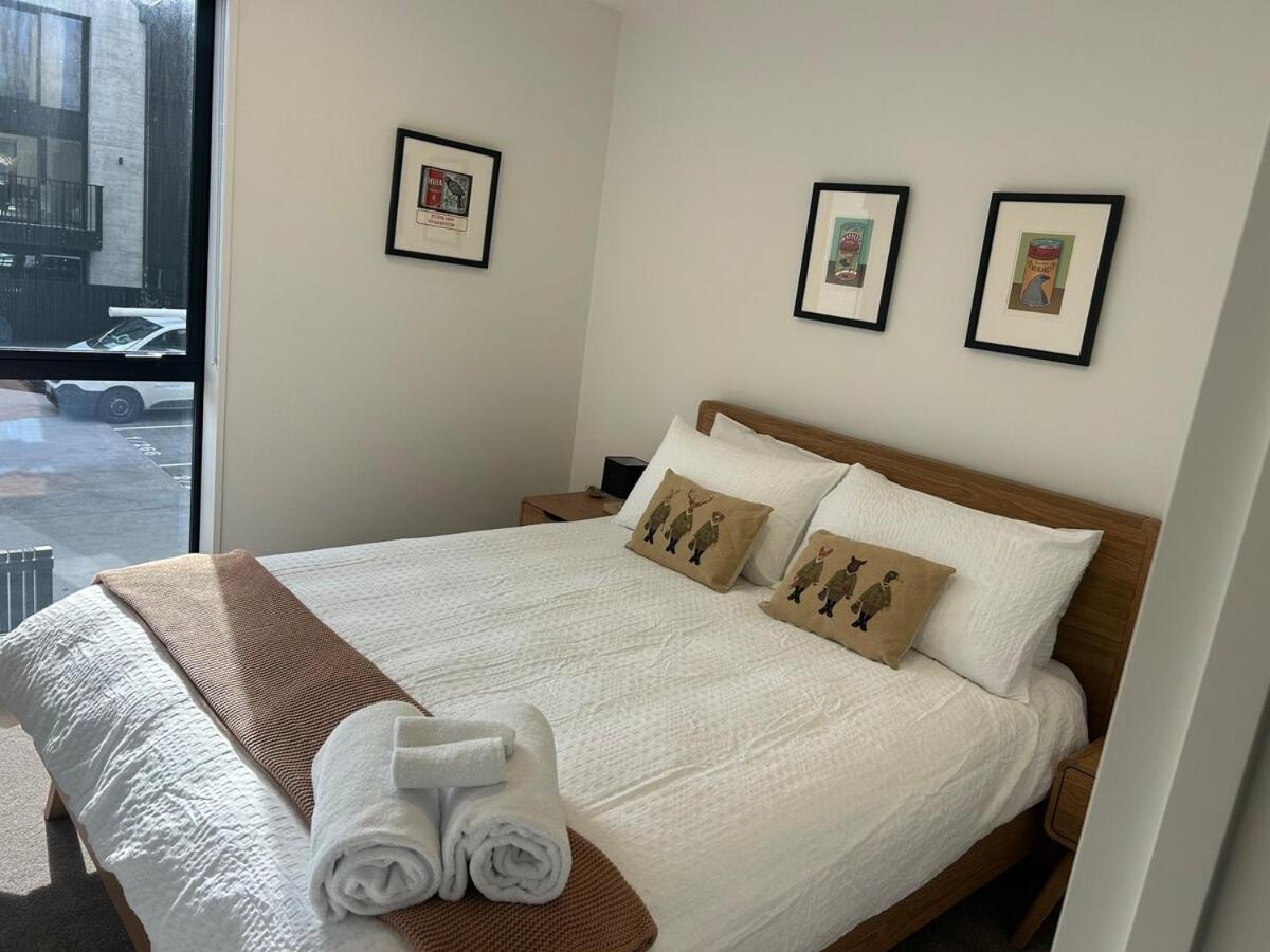 Apartment Two Units - 4 Bedrooms - 4 Bathrooms