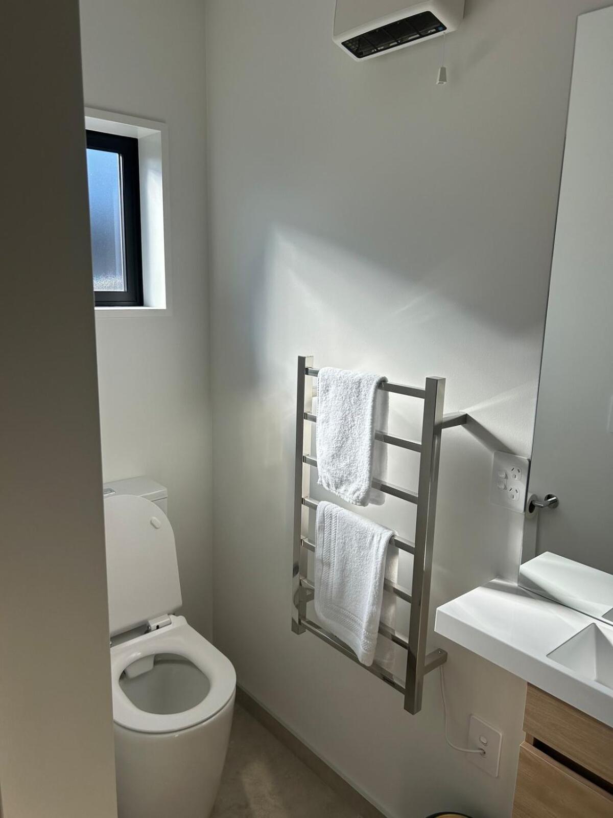 Apartment Two Units - 4 Bedrooms - 4 Bathrooms