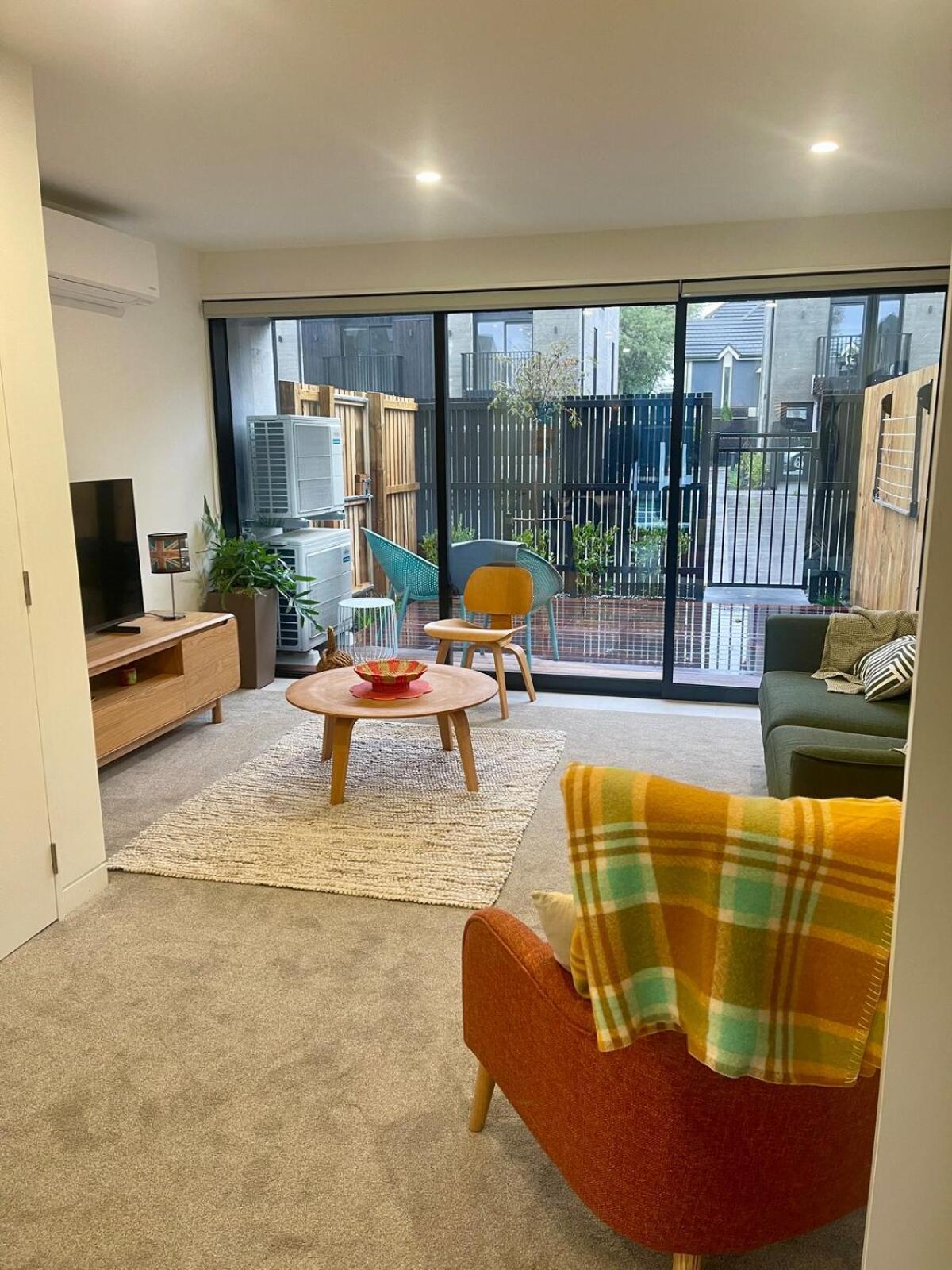 Apartment Two Units - 4 Bedrooms - 4 Bathrooms