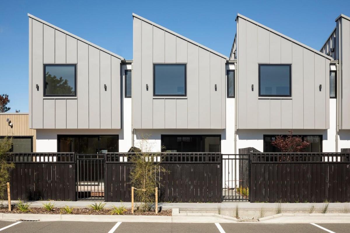 Apartment New Three Bedroom Townhouse - Walk To The Cbd!