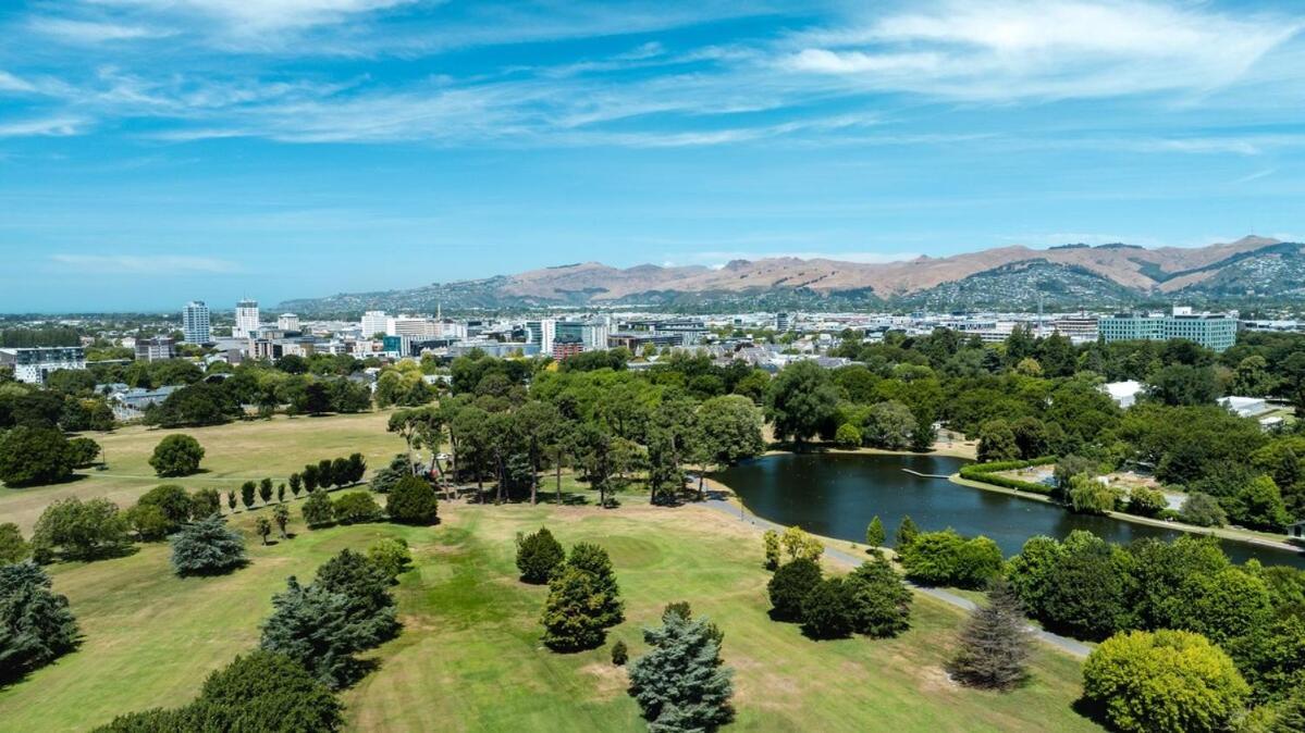 New Three Bedroom Townhouse - Walk To The Cbd!