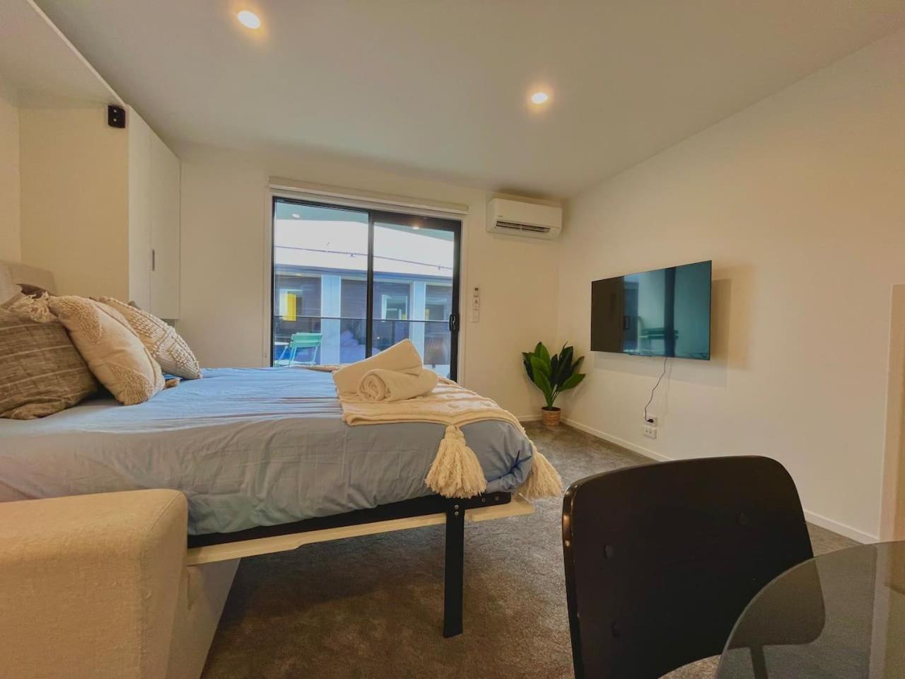 Apartment Vibrant Modern *