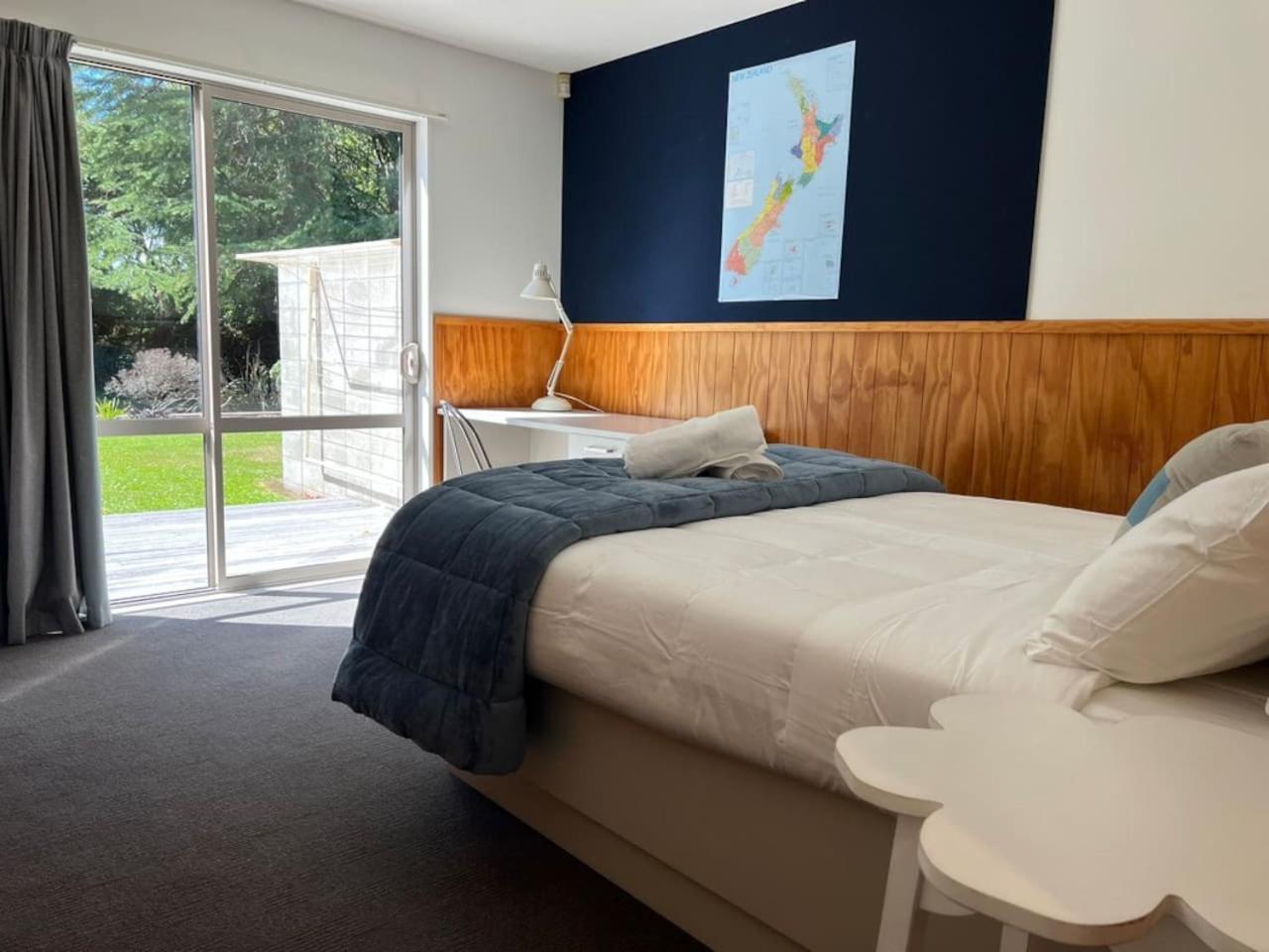 Spacious Suburban Hideaway Christchurch
