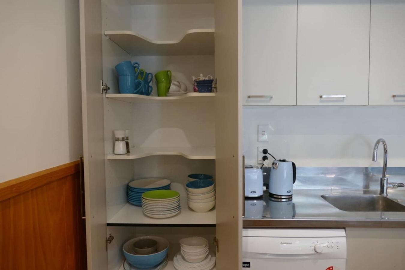 Spacious Suburban Hideaway Holiday home Christchurch