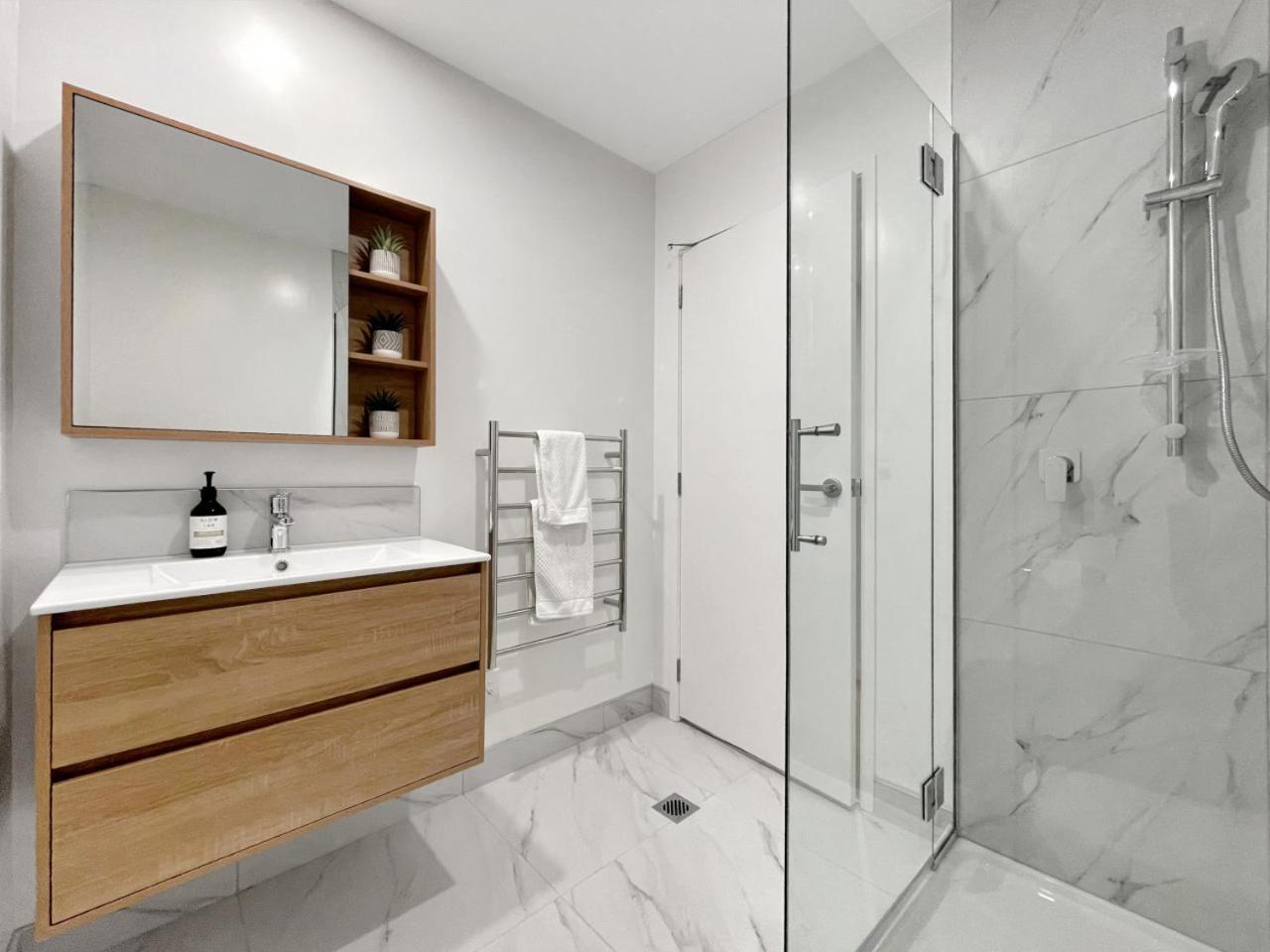 Spacious Allen Street 1br