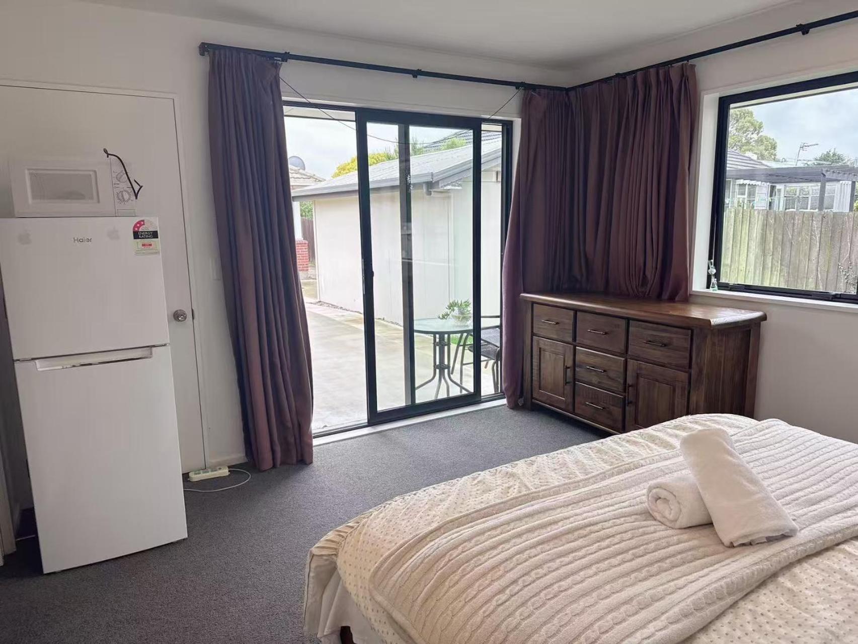 One Near Airport * Christchurch
