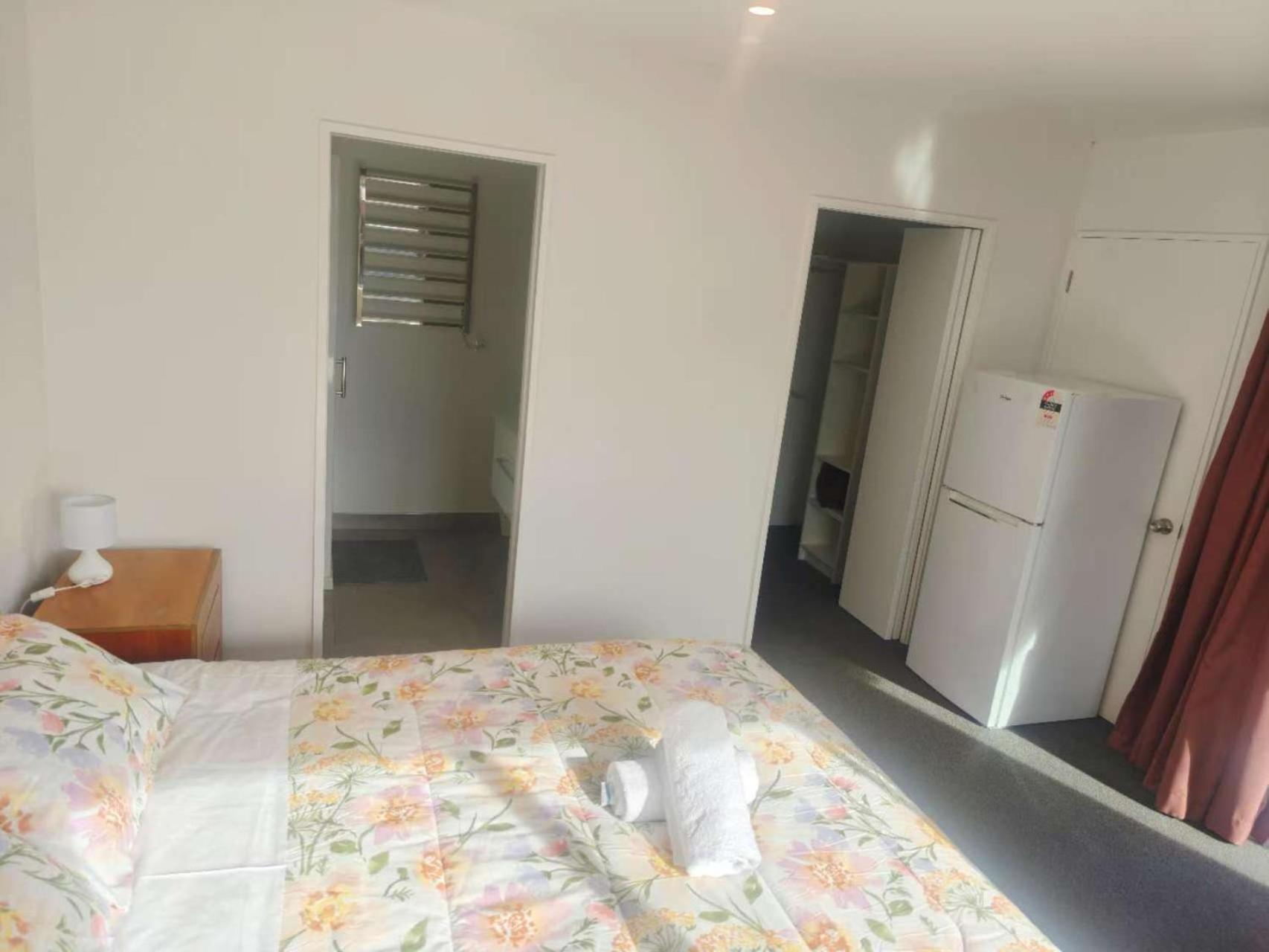 One Near Airport Guest house