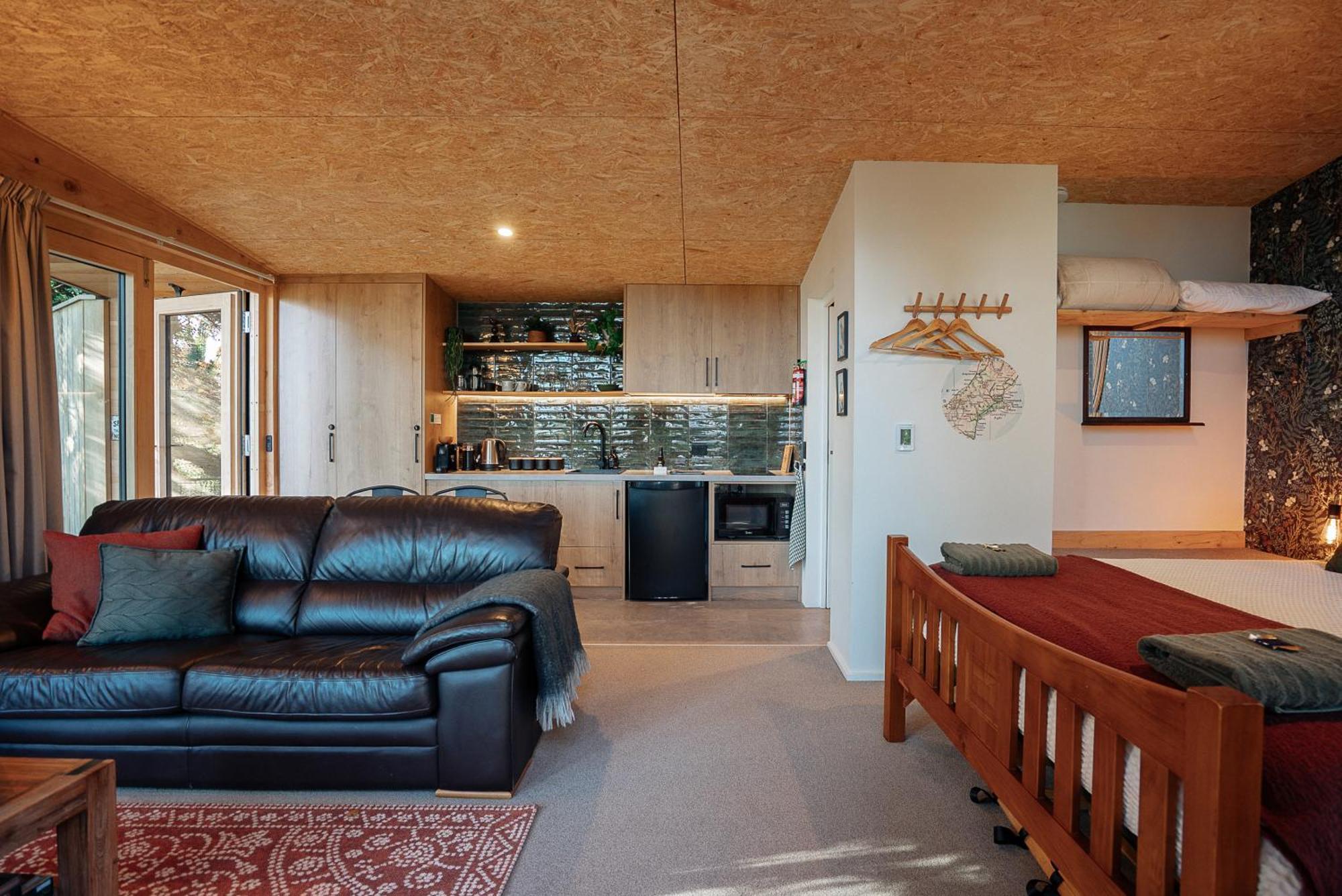The Bird's Nest - Secluded Getaway! * Christchurch