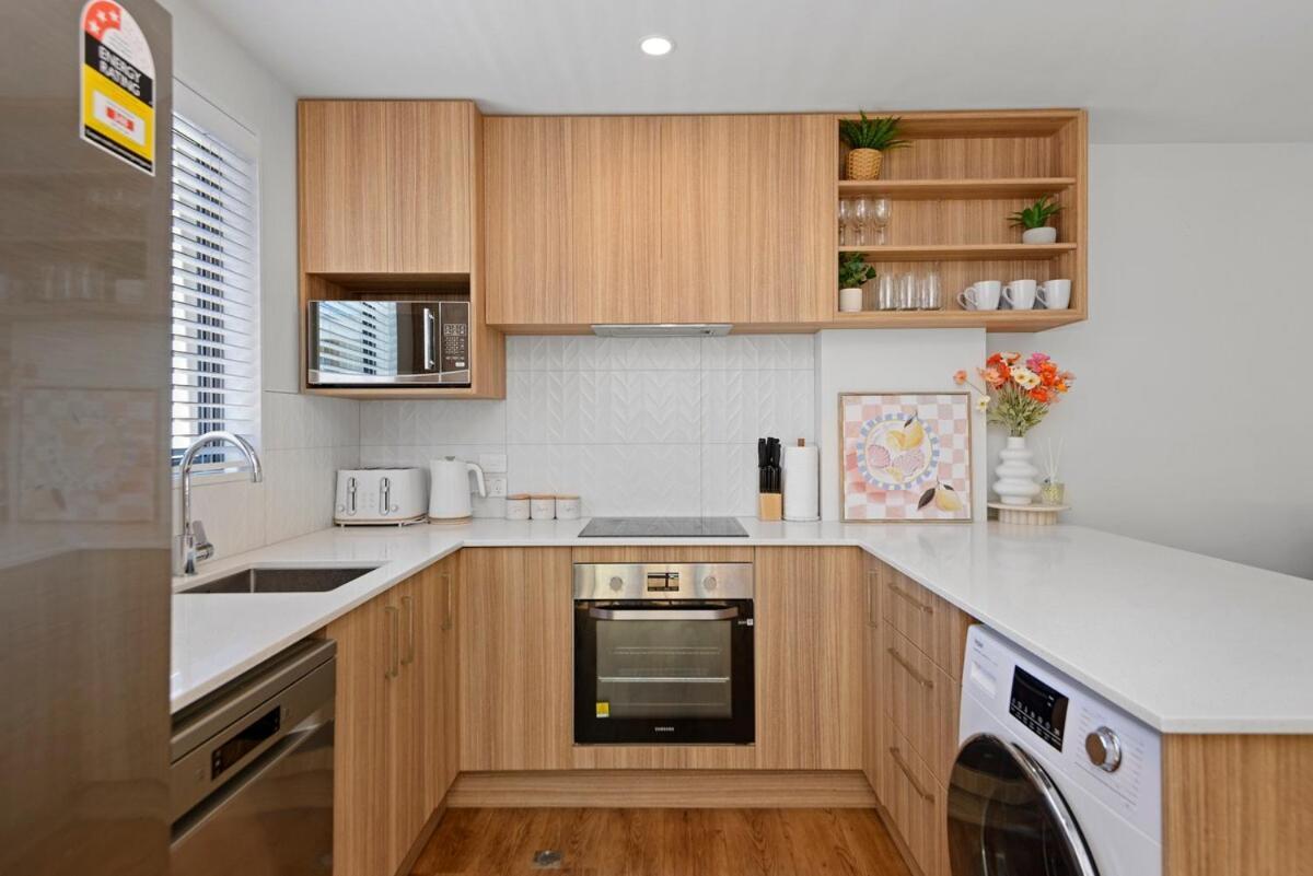 Apartment 5 Minute Walk To Arena & Stadium
