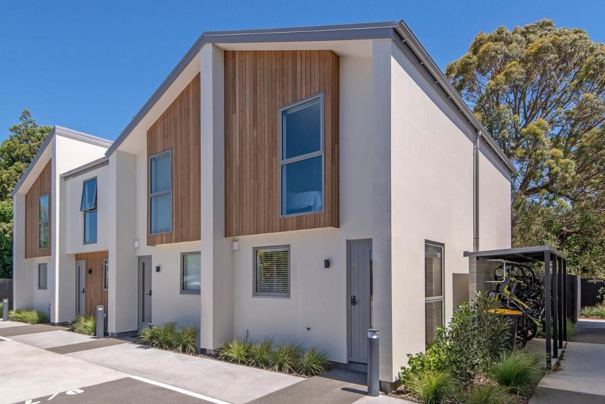 Apartment 5 Minute Walk To Arena & Stadium