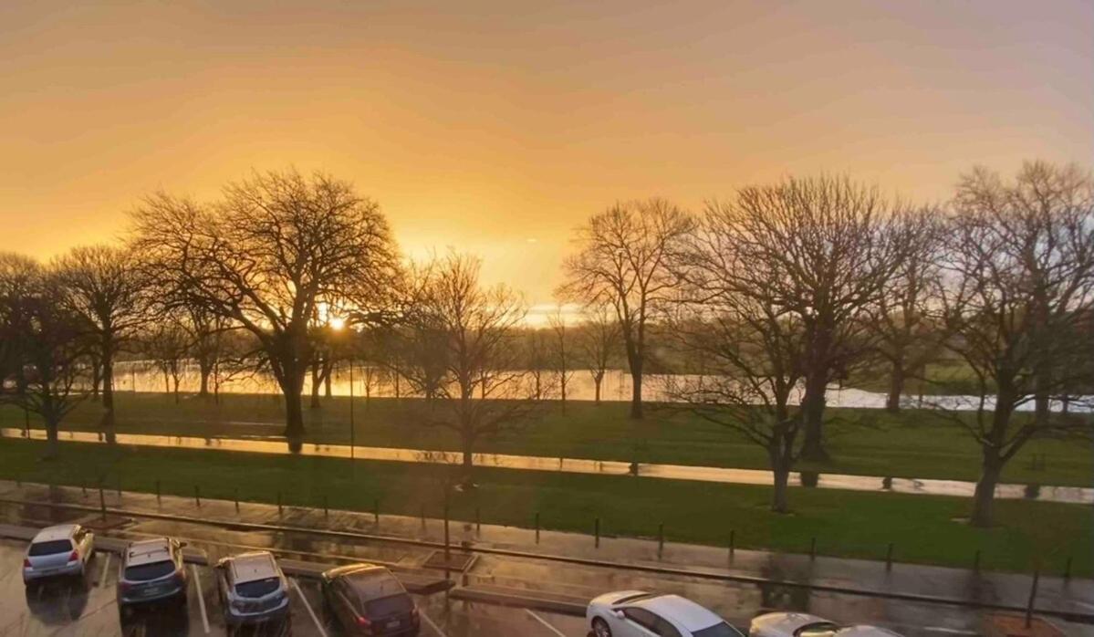 Lux Inner City, With Park Views Apartment *
