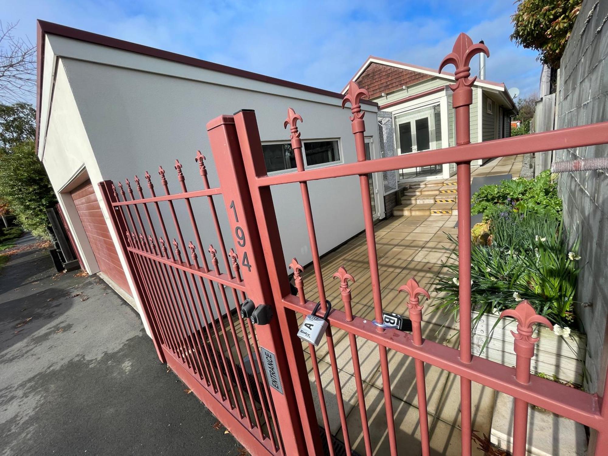 Cosy & New Cnzhouse With Yard Guest house *