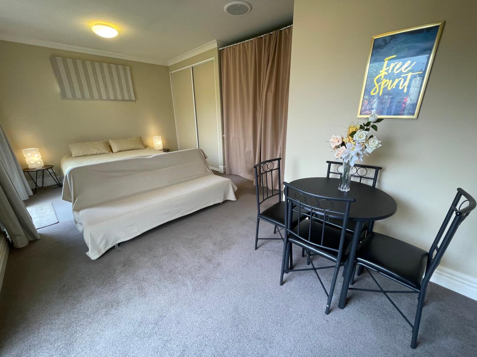 Cosy & New Cnzhouse With Yard Guest house *