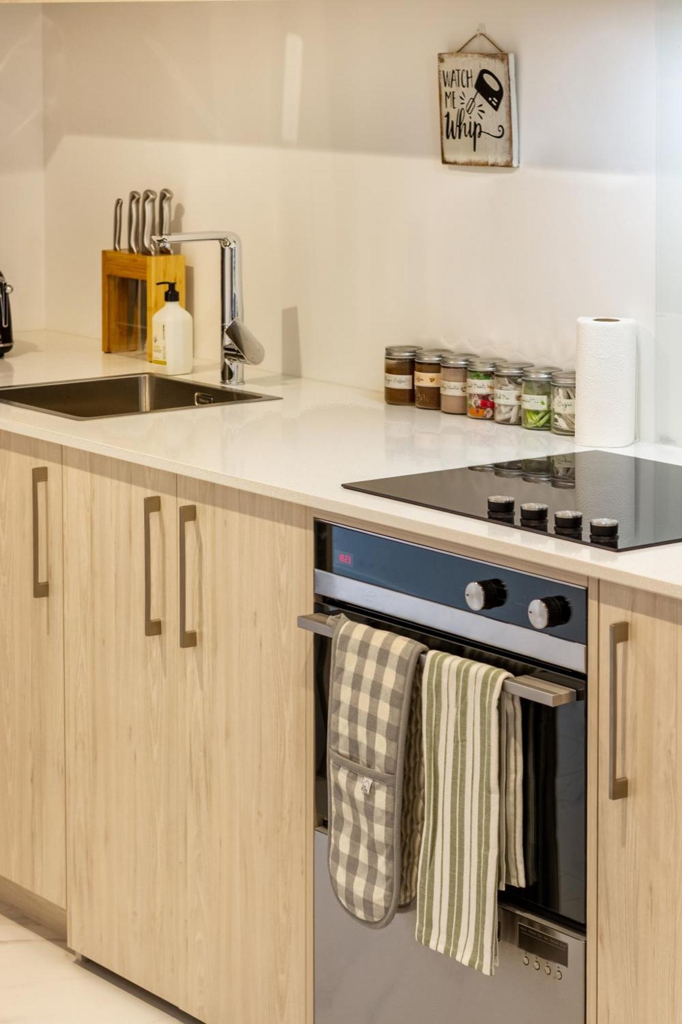 Bright & New Unit Walk To Town *