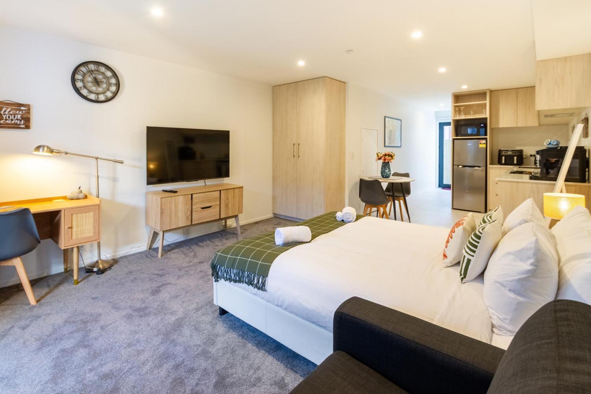 Apartment Bright & New Unit Walk To Town Christchurch