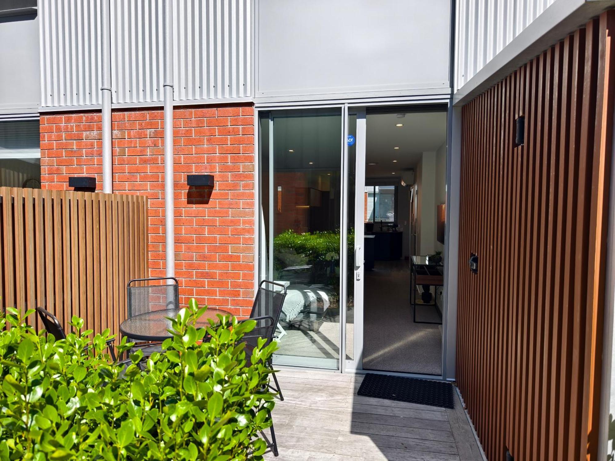 Cbd 2 Bed 2 Bath Parkside Retreat With Freeparking