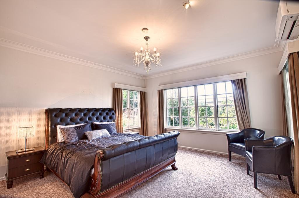 200 Riccarton House *