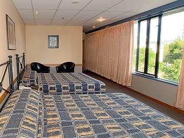 Camelot Cathedral Square Hotel 3*