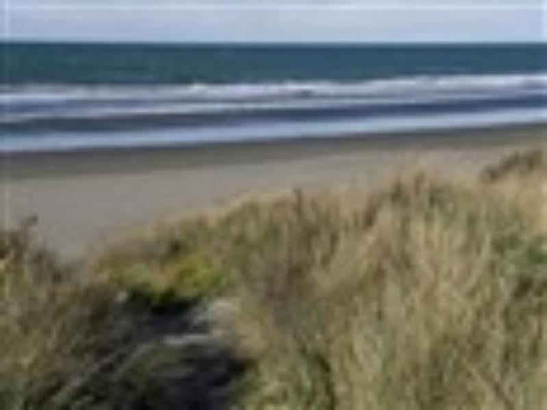At The Beach B&B Bed & Breakfast 4*