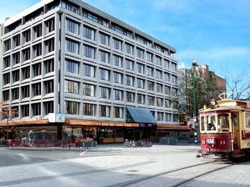 Camelot Cathedral Square 3*