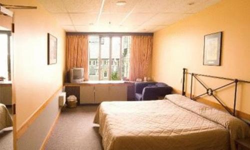 Camelot Cathedral Square Hotel 3*