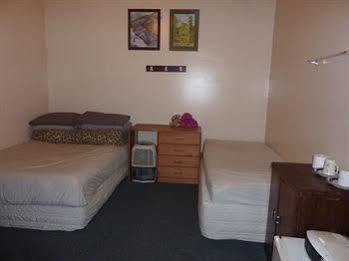 Racecourse Backpackers Hotel
