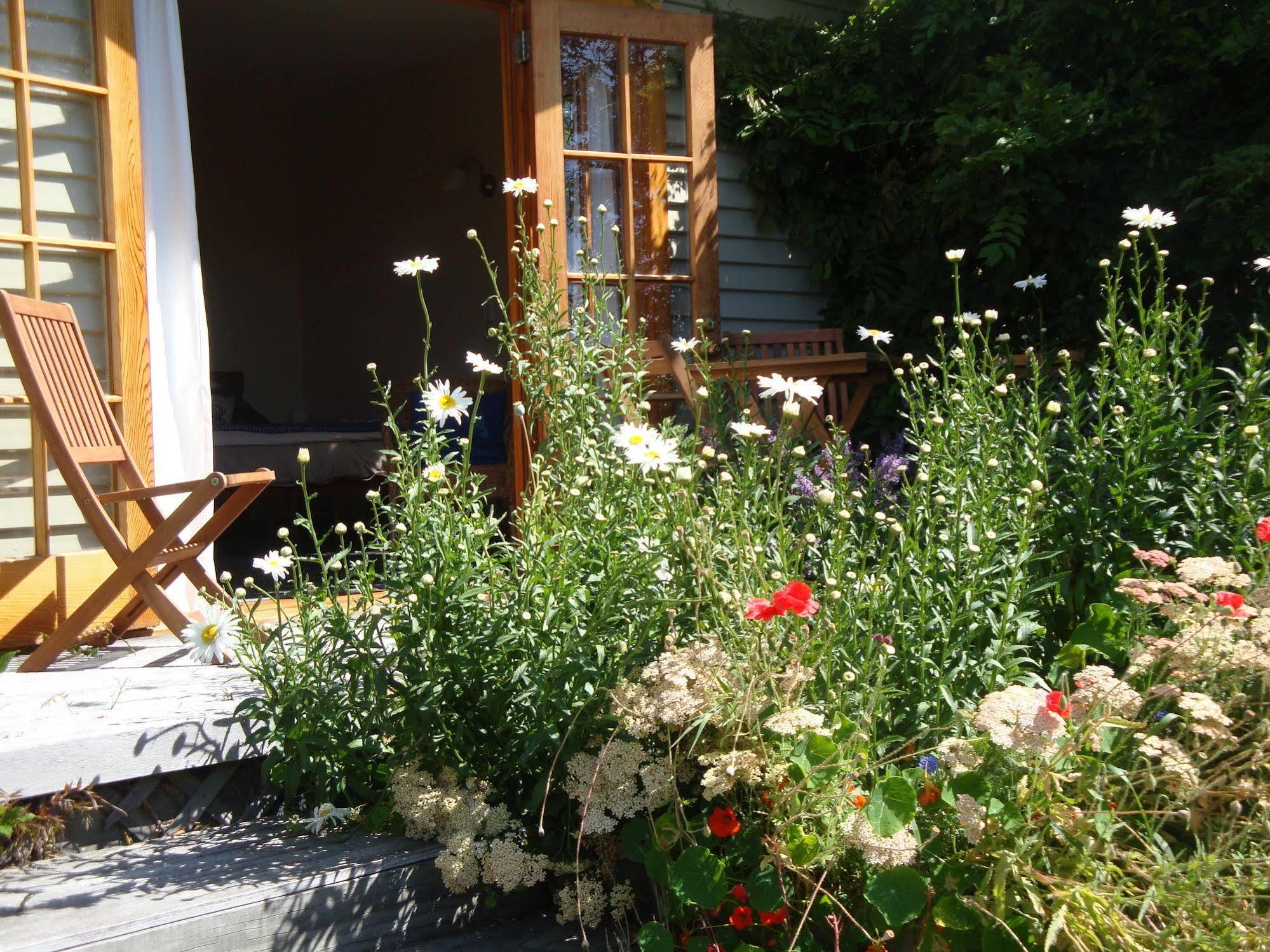 Featherstone B&B Bed & Breakfast 3*