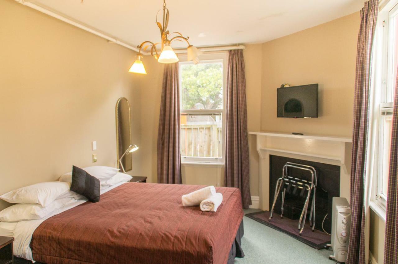 Yha Rolleston House