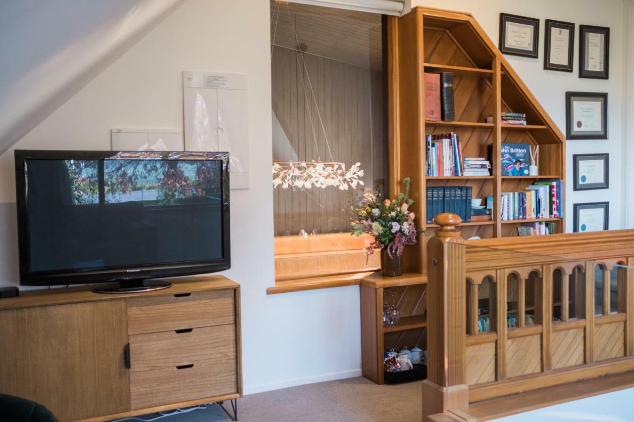 Britten Stables Library *