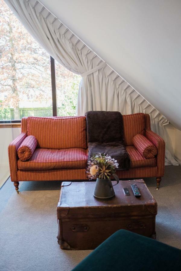 Britten Stables Library Guest house