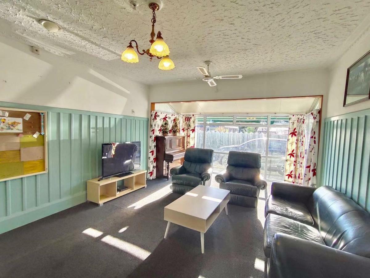 38 Middleton Road * Christchurch