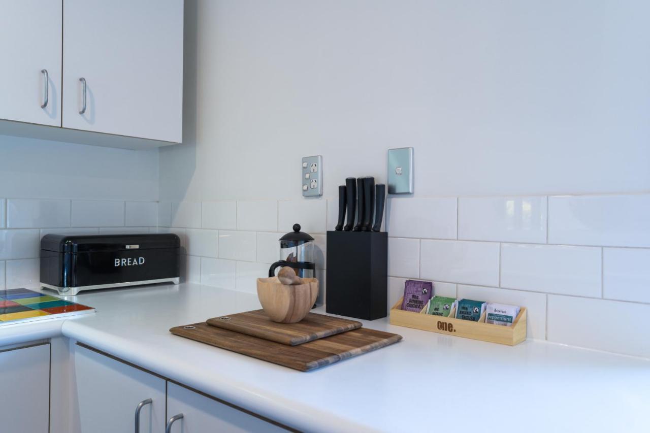 Chester Street West Apartment *