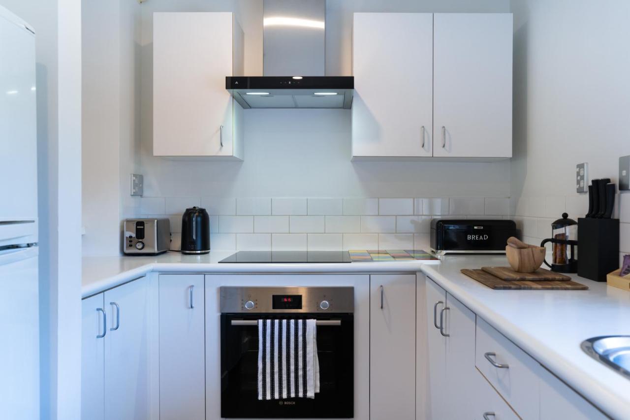 Chester Street West Apartment *