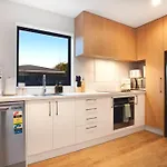 Stylish Townhouse With Hot Tub