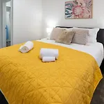 Chic Cbd Townhouse 2 Bed 2 Bath