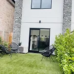 New Townhouse 5 Min From Central Chch Including Bikes To Use