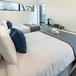 Luxurious Christchurch Suite - Single Level 2 Bed
