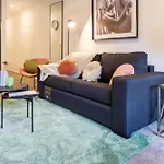Cozy 1-Bed Apartment With Park Views, Sleeps 4