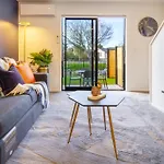 Cozy 2 Bedroom Near City Biking And Trails