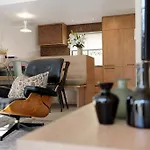 Chester Street Corner Apartment