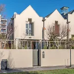 Chester Street Corner Apartment