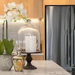 A Luxurious Retreat Sleeps 6
