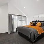 A Luxurious Retreat Sleeps 6