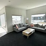 Large Townhouse Double Garage Plus Additional Parking Full Kitchen And Dining
