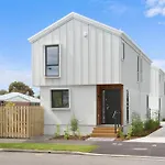 Mallside Retreat Close To City