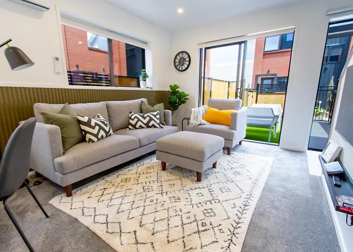 New Sophisticated City Pad