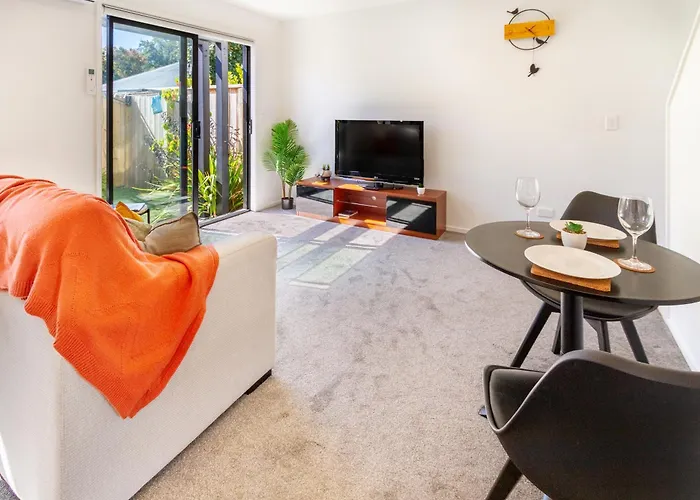 1 Bedroom Gem With Hagley Park At Your Doorstep