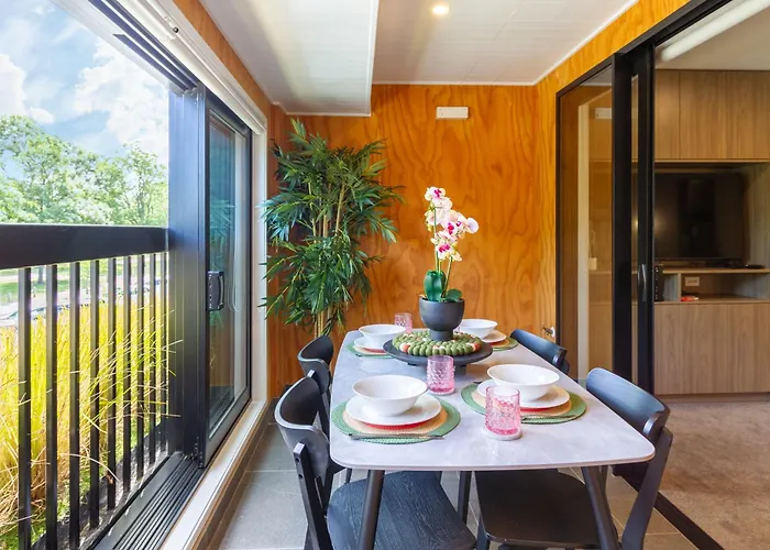 Cozy 1-Bed Apartment With Park Views, Sleeps 4